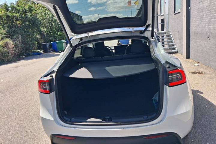 undefined Tesla Model Y fra 2025