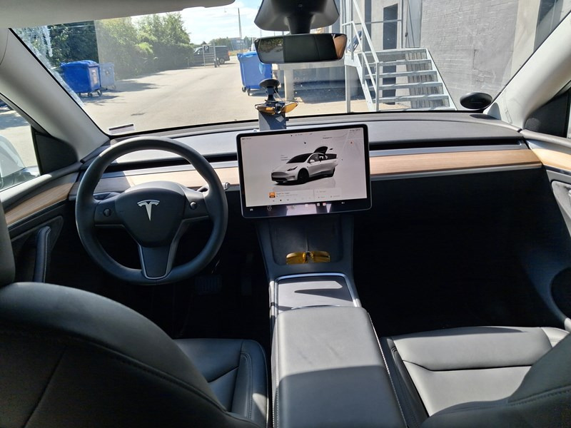 undefined Tesla Model Y fra 2025