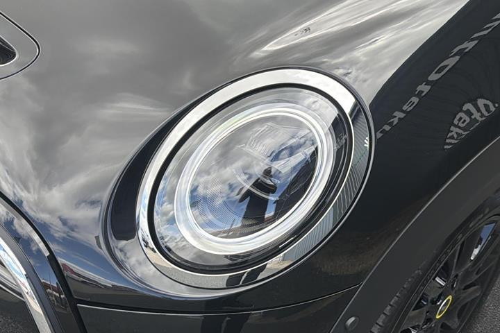 Sort Mini Cooper SE fra 2023
