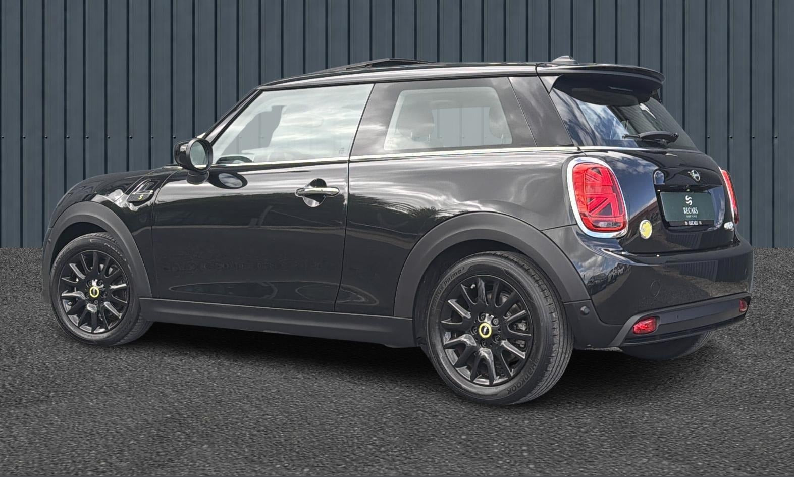 Sort Mini Cooper SE fra 2023