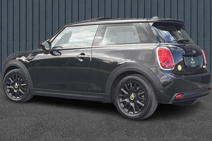 Sort Mini Cooper SE fra 2023