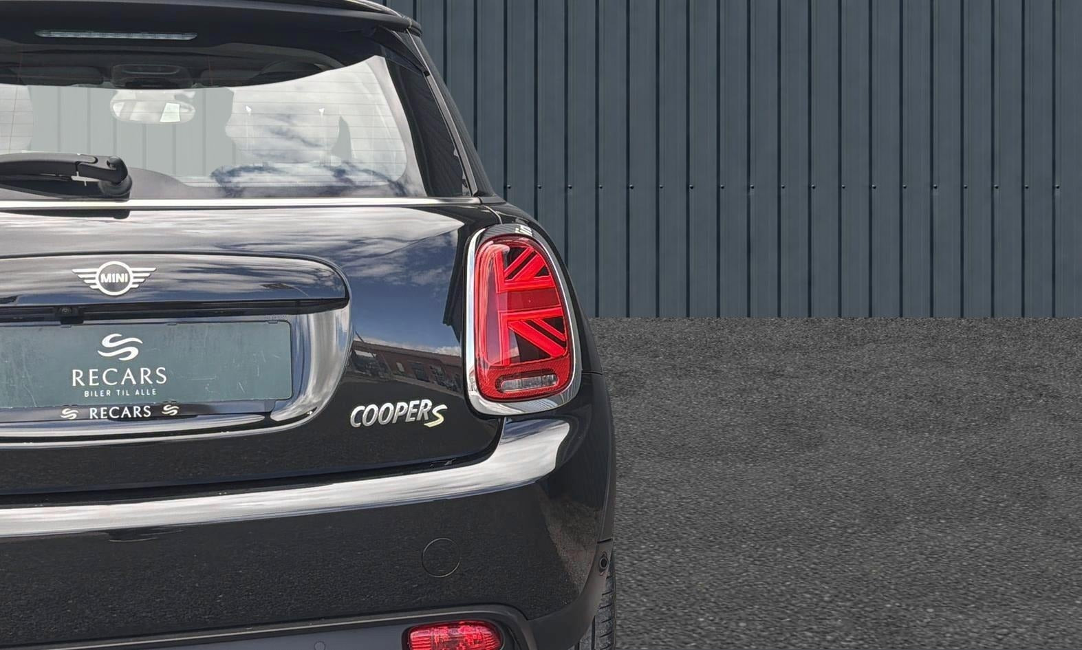 Sort Mini Cooper SE fra 2023