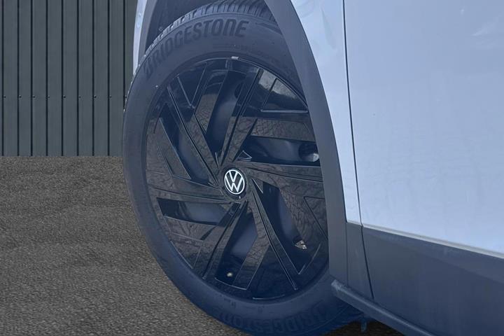 Hvid VW ID.4 fra 2023