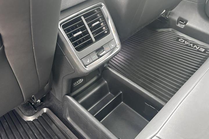 Hvid Skoda Enyaq fra 2023