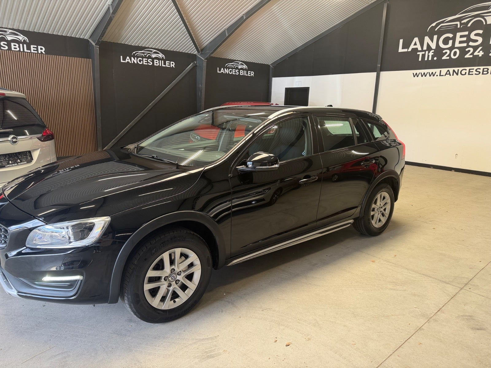 Sort Volvo V60 CC fra 2017