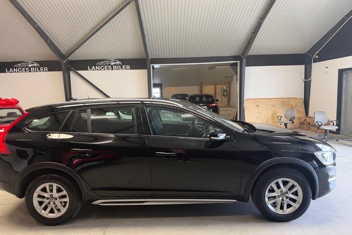 Sort Volvo V60 CC fra 2017