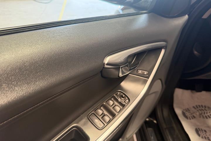 Sort Volvo V60 CC fra 2017