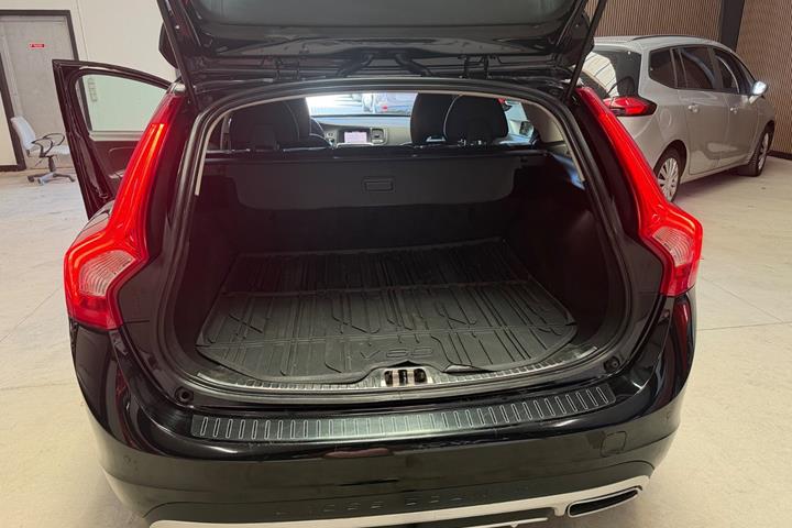 Sort Volvo V60 CC fra 2017