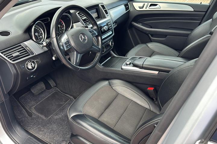 Sølv Mercedes ML350 fra 2014
