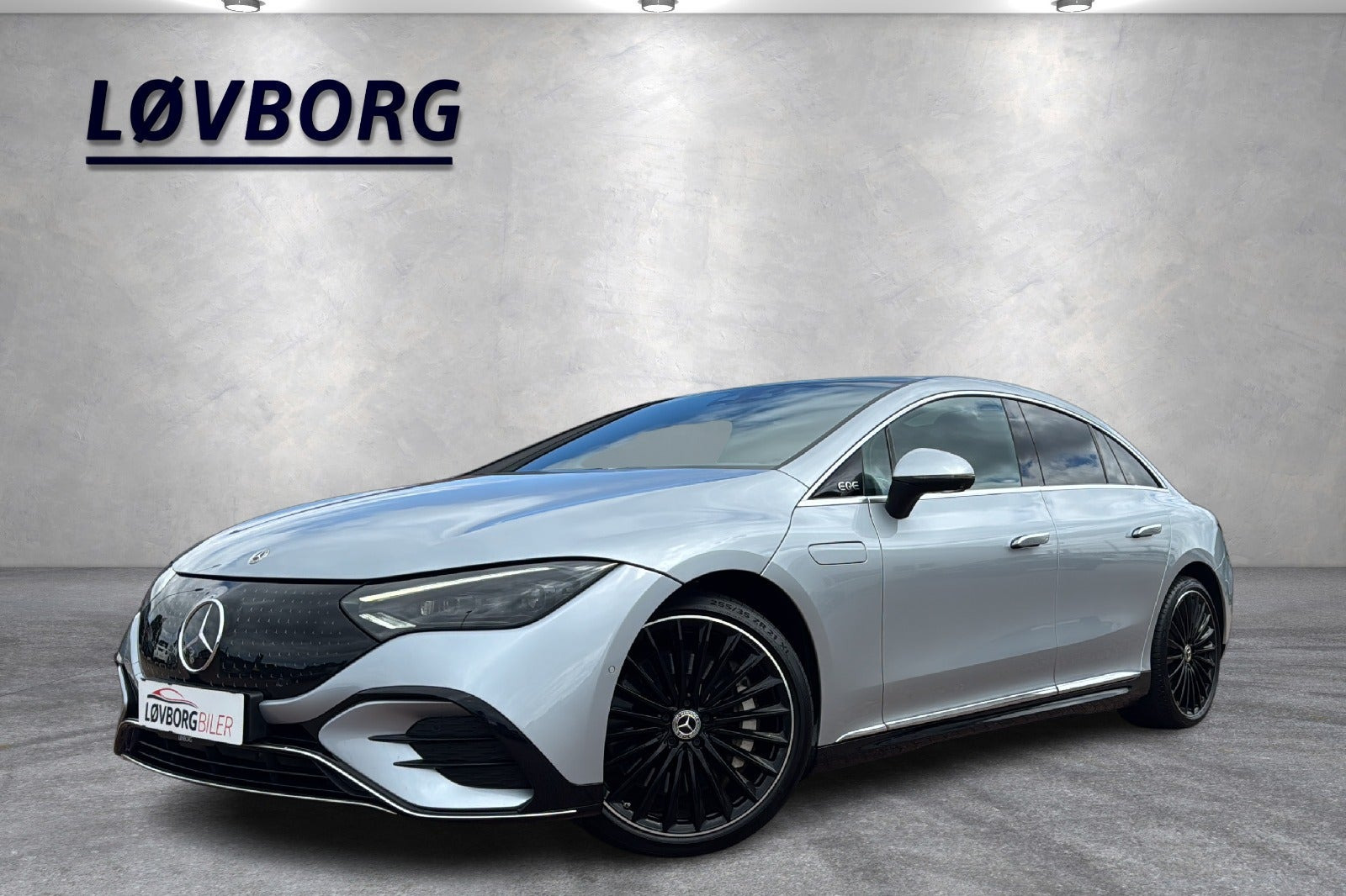Sølv Mercedes EQE350+ fra 2022