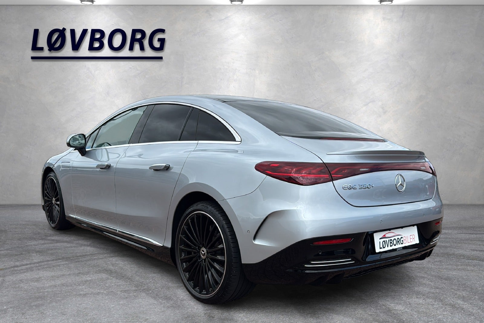 Sølv Mercedes EQE350+ fra 2022