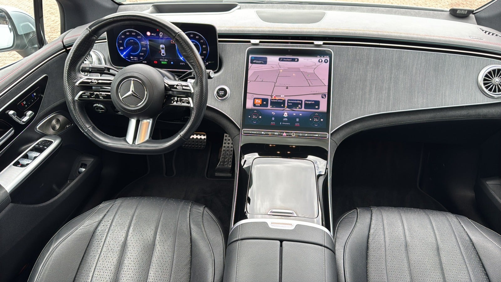 Sølv Mercedes EQE350+ fra 2022
