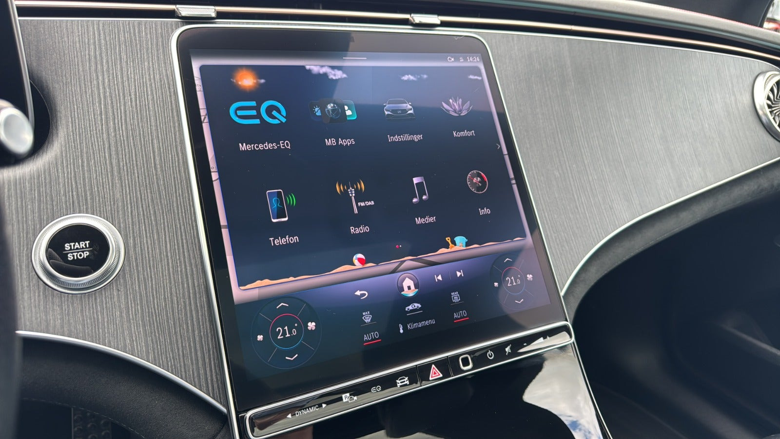 Sølv Mercedes EQE350+ fra 2022