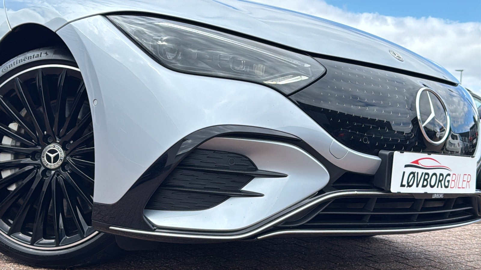 Sølv Mercedes EQE350+ fra 2022