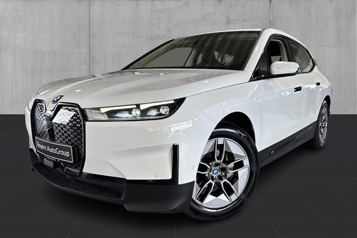 Hvid BMW iX fra 2022