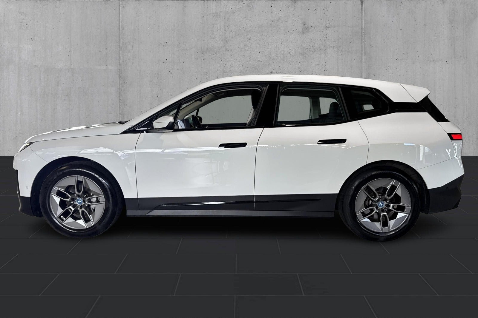 Hvid BMW iX fra 2022