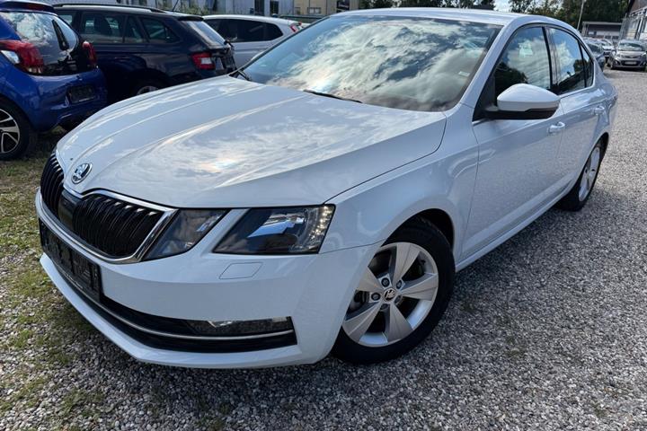 Hvid Skoda Octavia fra 2018