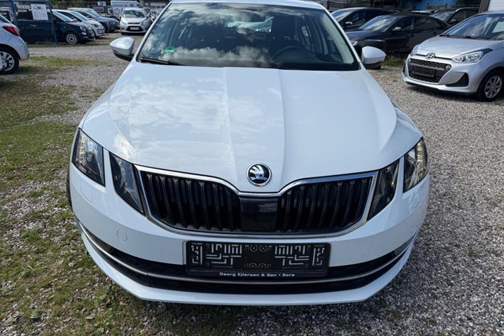 Hvid Skoda Octavia fra 2018