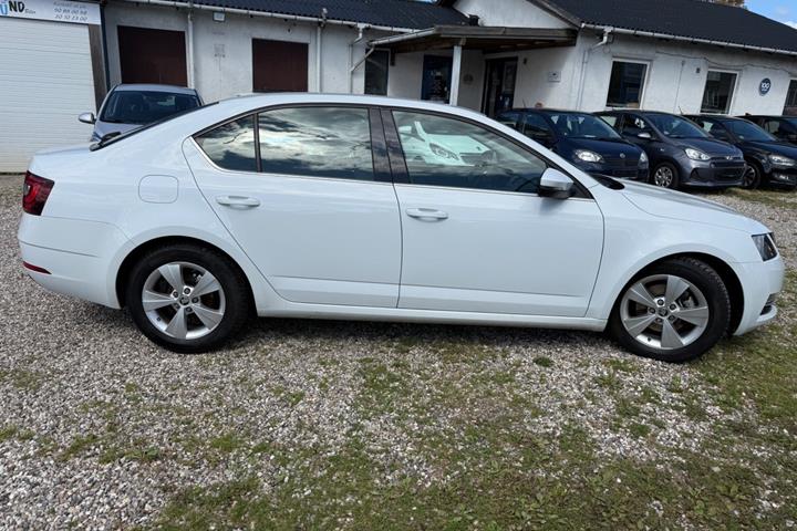 Hvid Skoda Octavia fra 2018