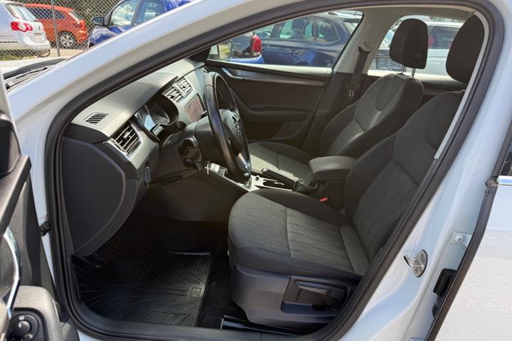 Hvid Skoda Octavia fra 2018