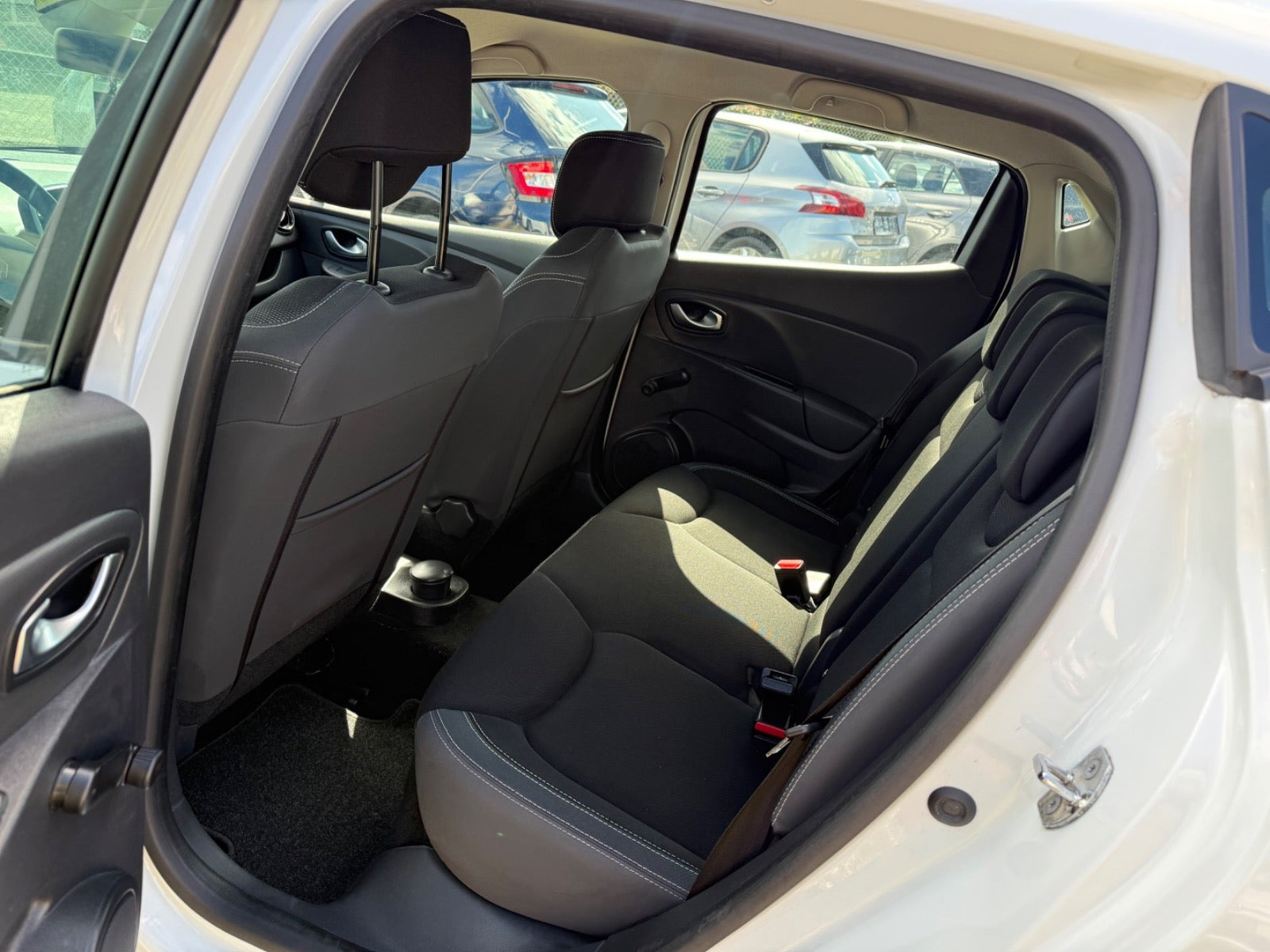 Hvid Renault Clio IV fra 2017