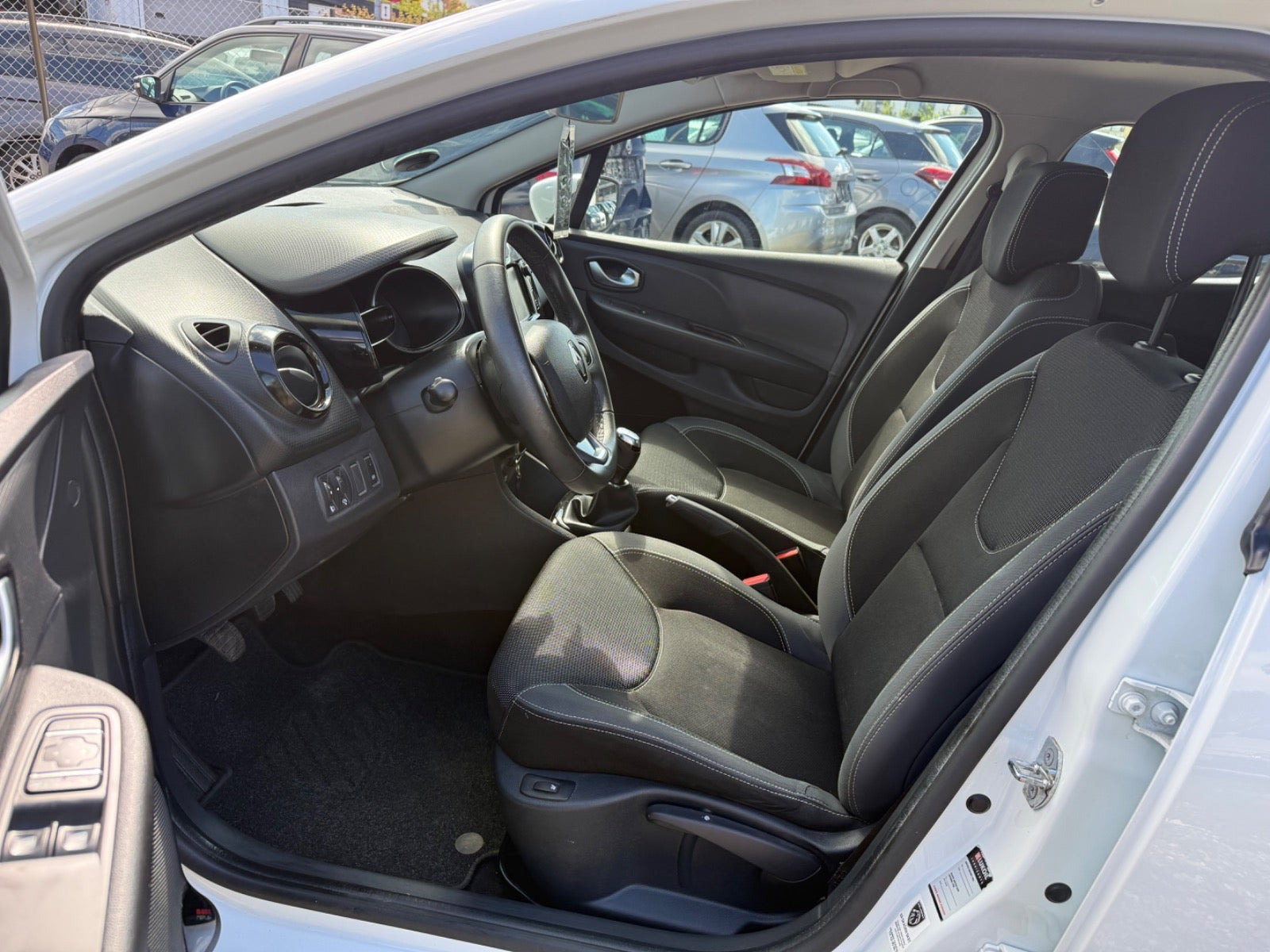 Hvid Renault Clio IV fra 2017