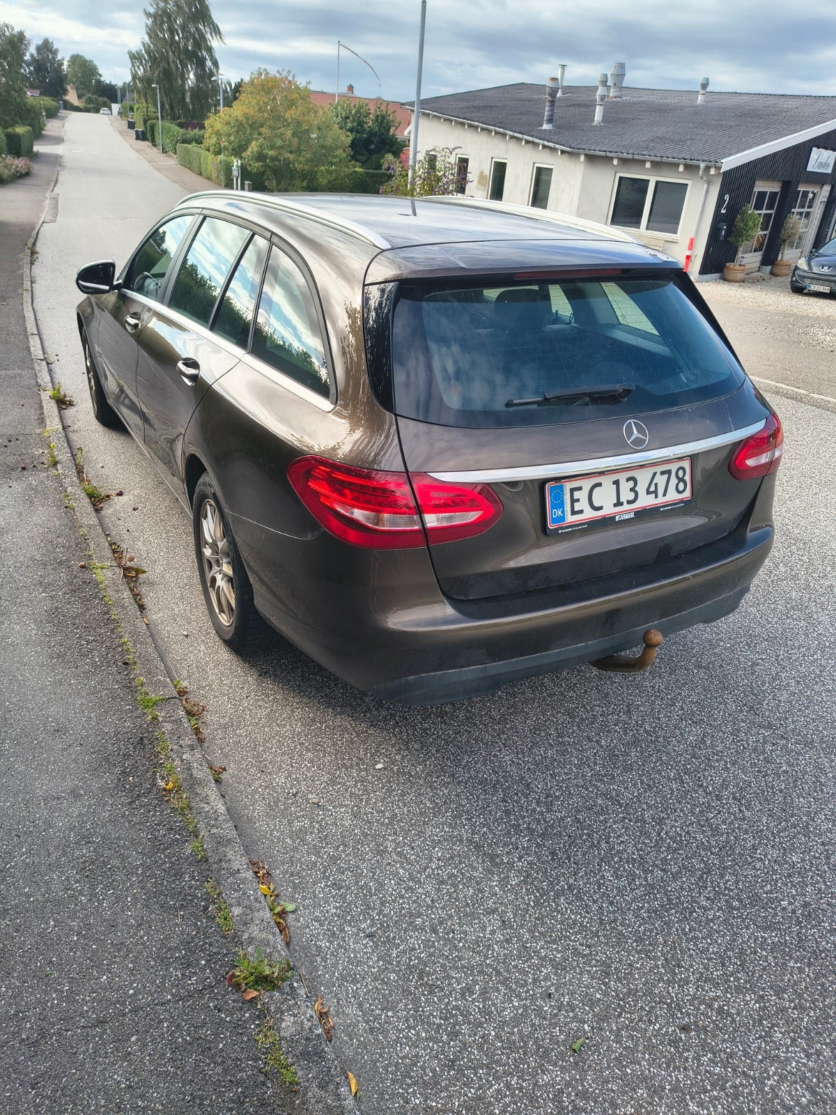 Brun Mercedes C200 d fra 2016