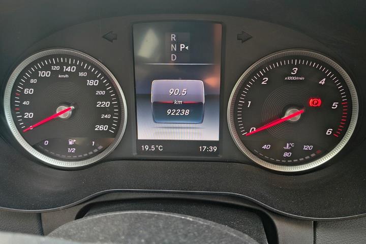 Brun Mercedes C200 d fra 2016