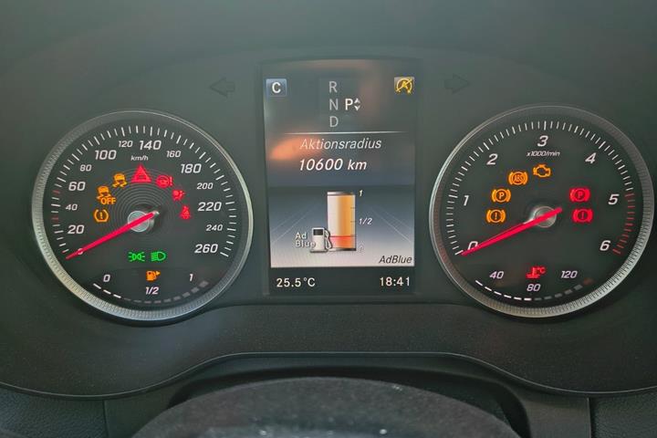 Brun Mercedes C200 d fra 2016
