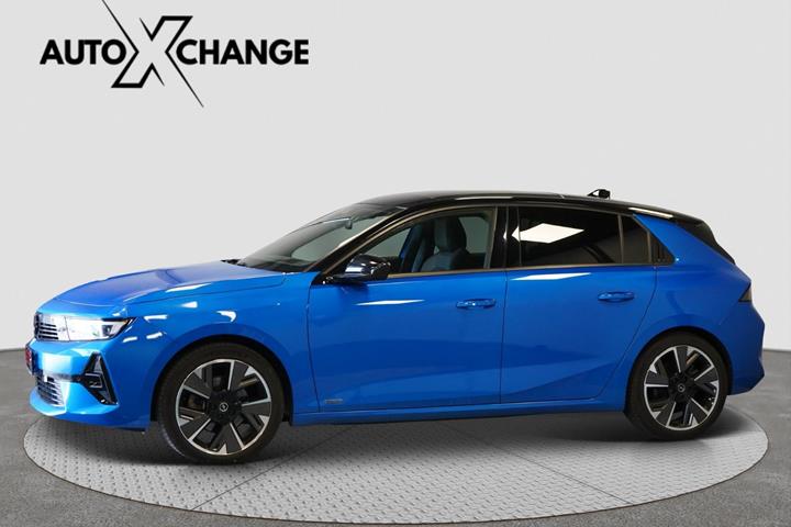 Blå Opel Astra-e fra 2023