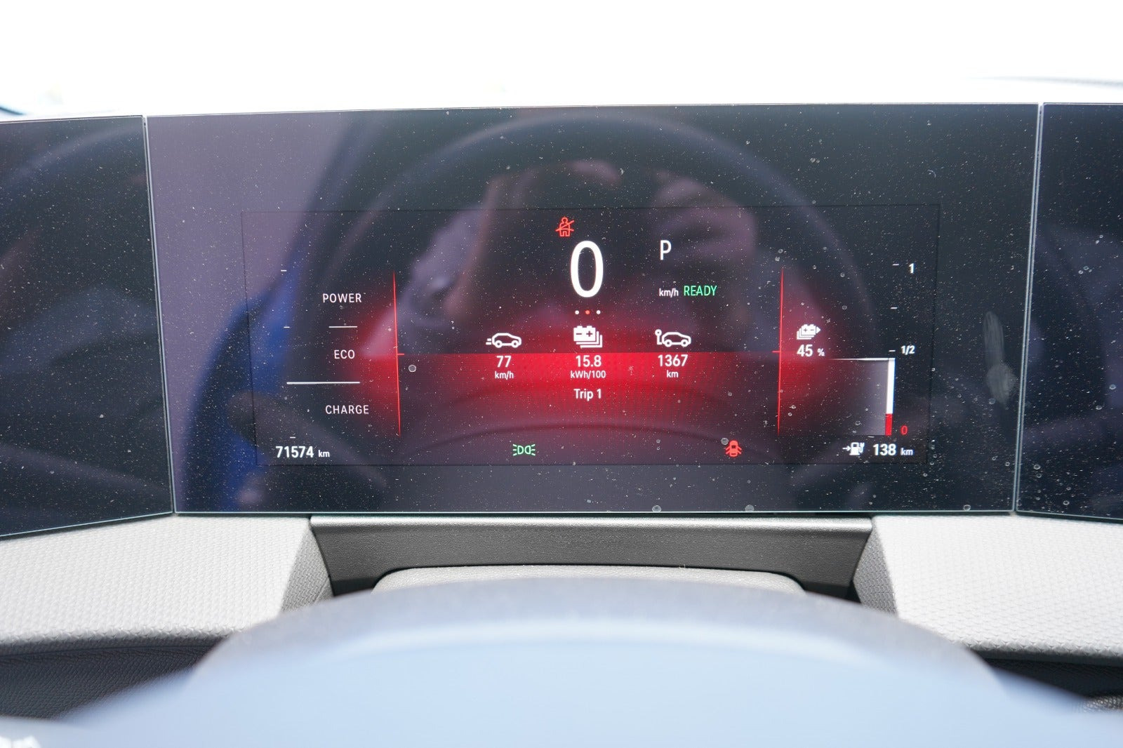 Blå Opel Astra-e fra 2023