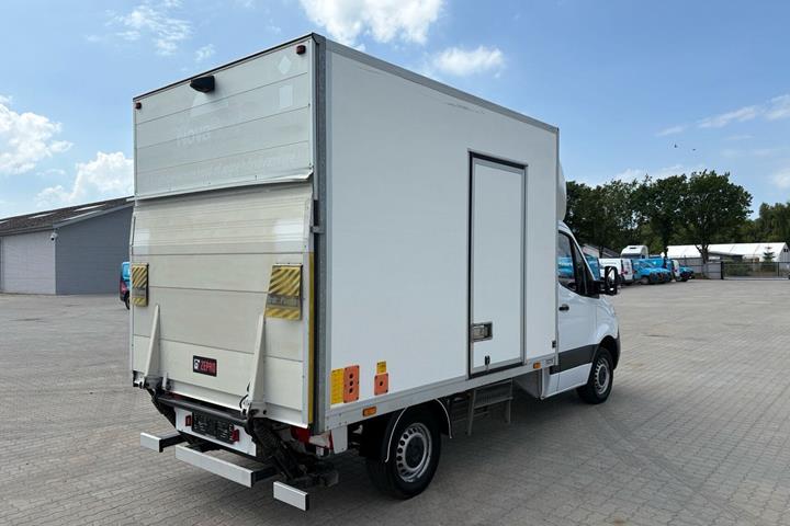 Hvid Mercedes Sprinter 317 fra 2021