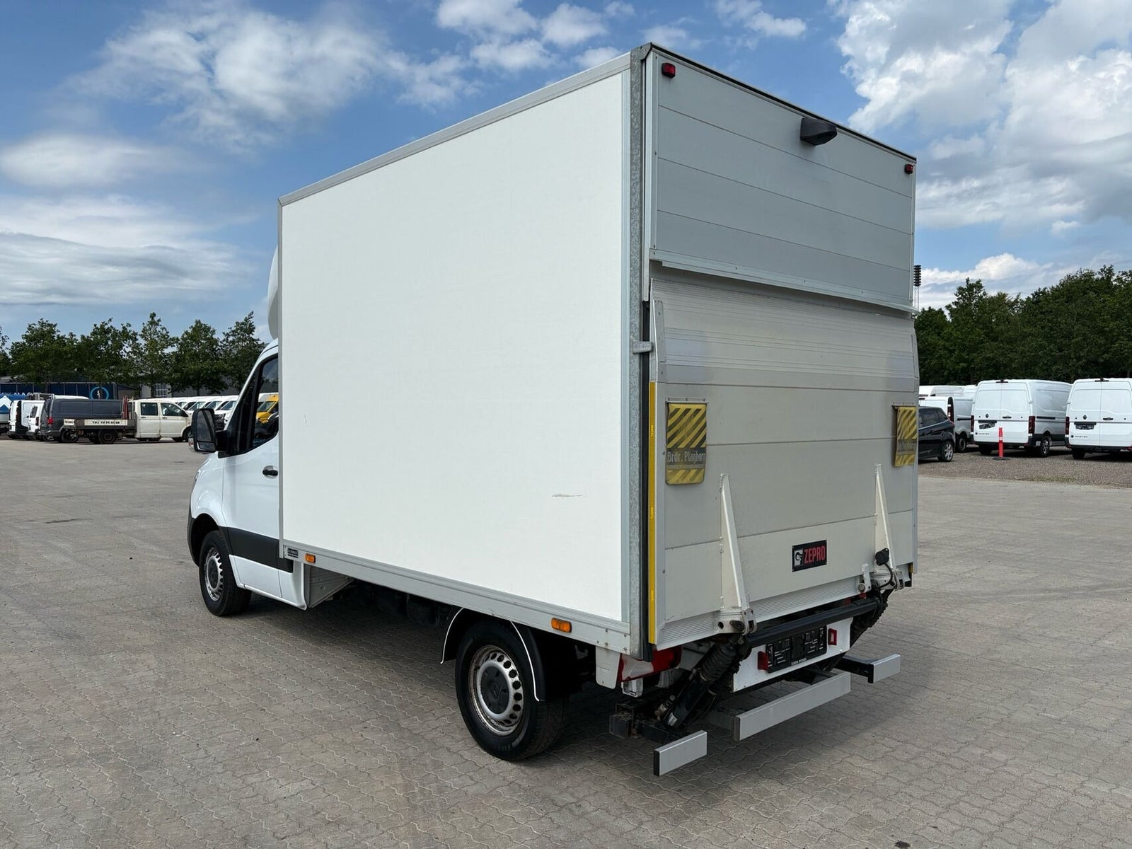 Hvid Mercedes Sprinter 317 fra 2021
