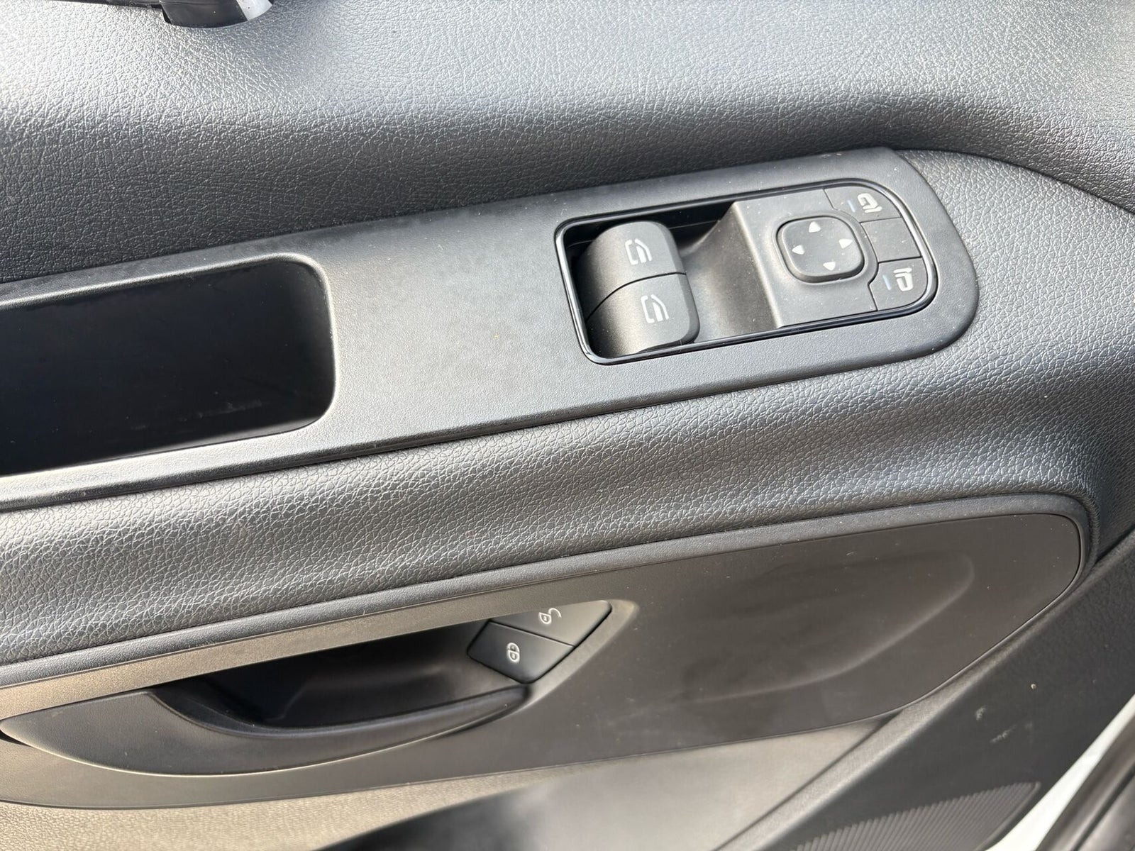 Hvid Mercedes Sprinter 317 fra 2021