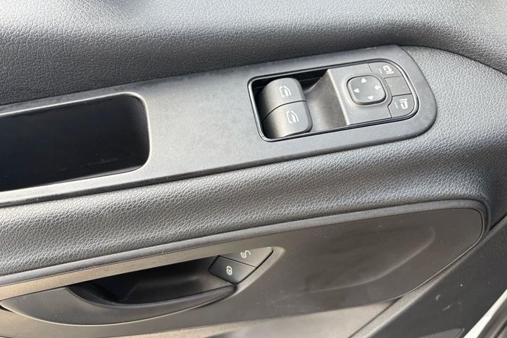 Hvid Mercedes Sprinter 317 fra 2021
