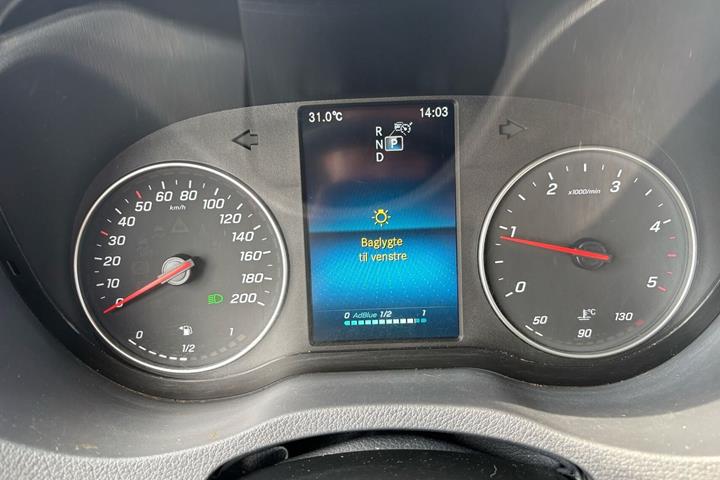 Hvid Mercedes Sprinter 317 fra 2021
