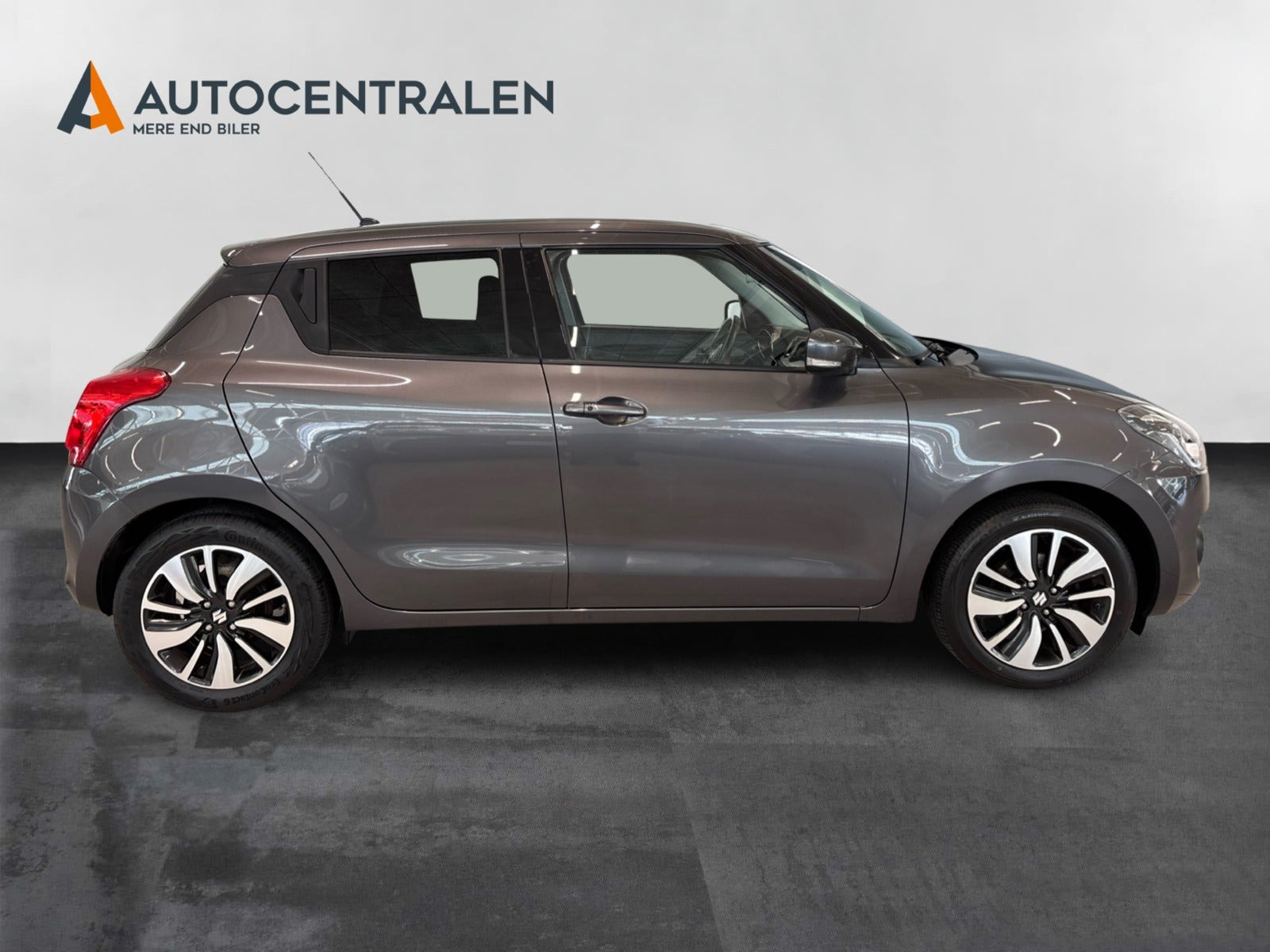 Grå Suzuki Swift fra 2017