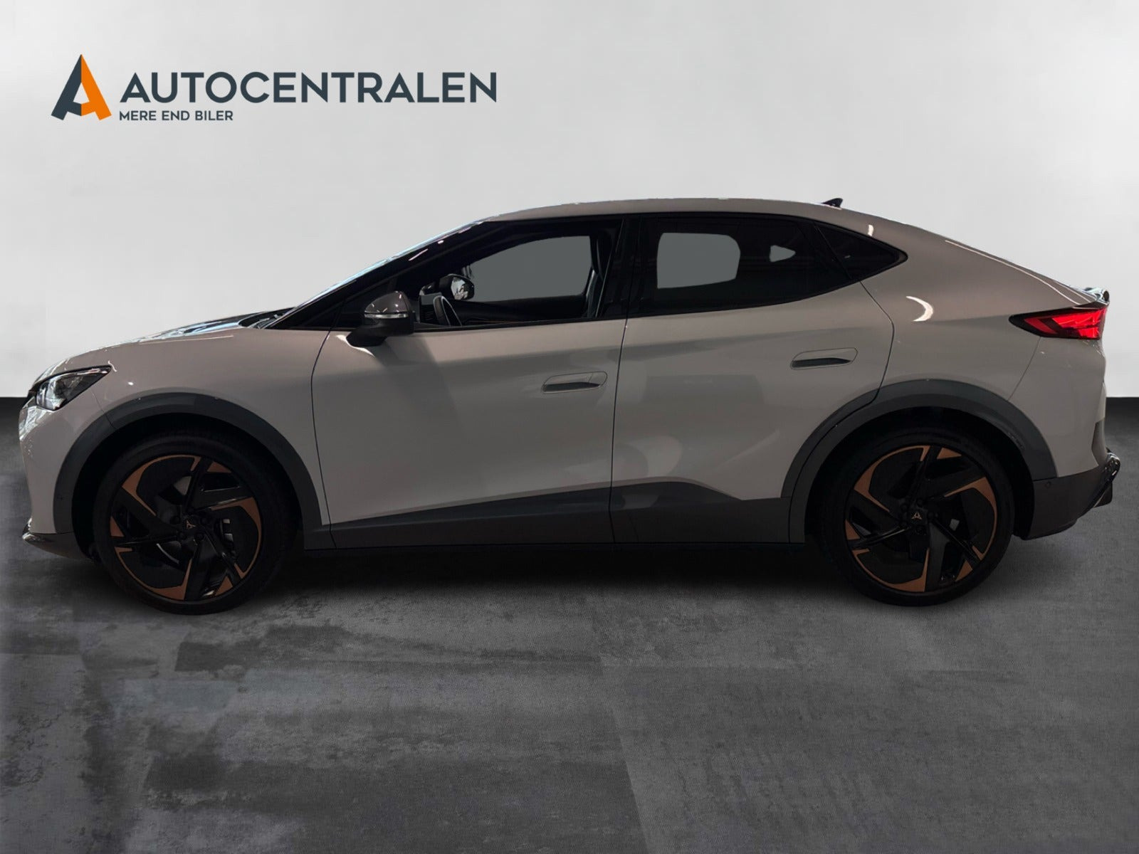 Hvid Cupra Tavascan fra 2025