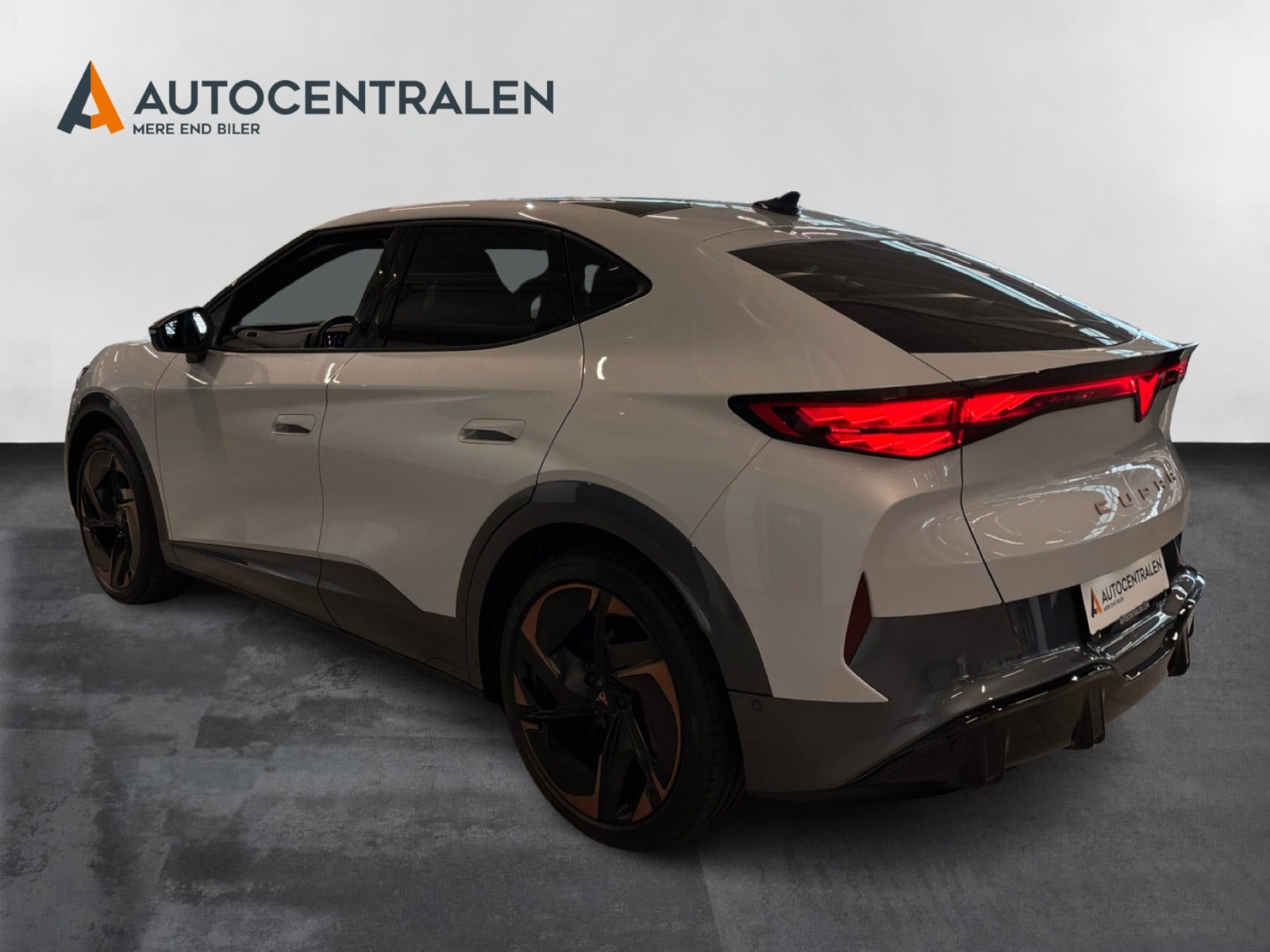 Hvid Cupra Tavascan fra 2025