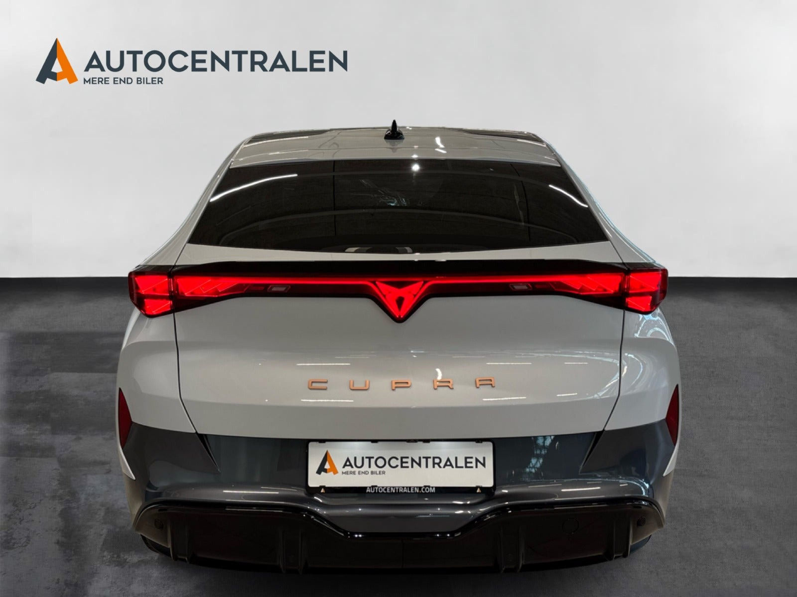 Hvid Cupra Tavascan fra 2025