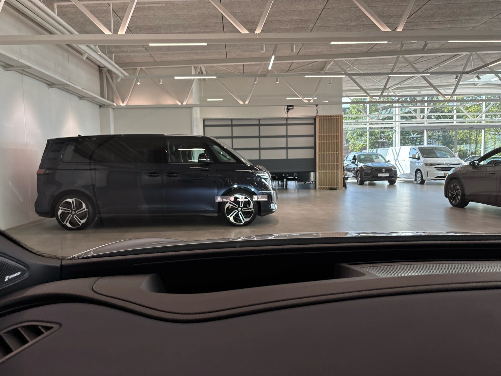 Hvid Cupra Tavascan fra 2025
