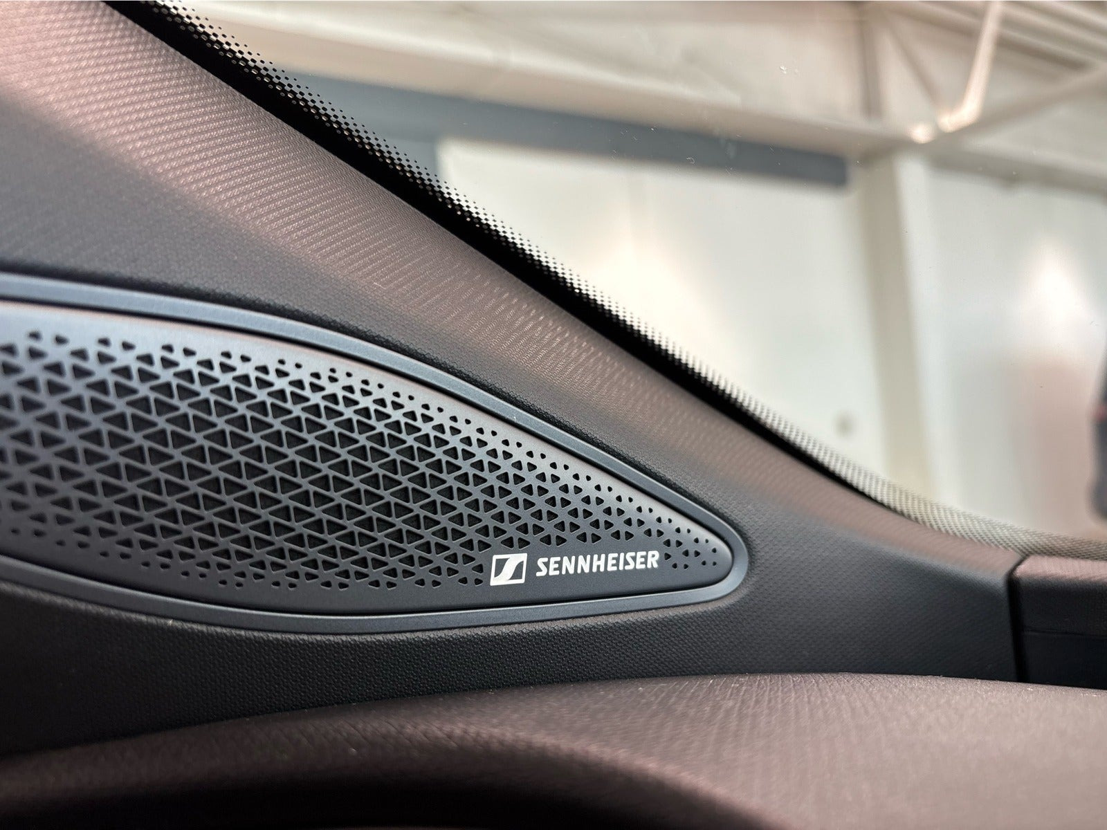 Hvid Cupra Tavascan fra 2025