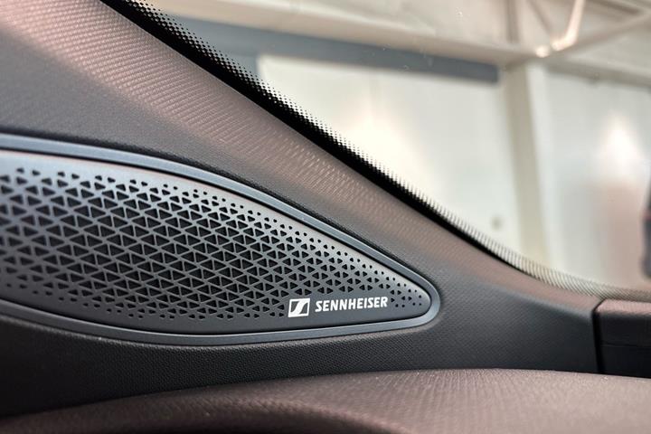Hvid Cupra Tavascan fra 2025