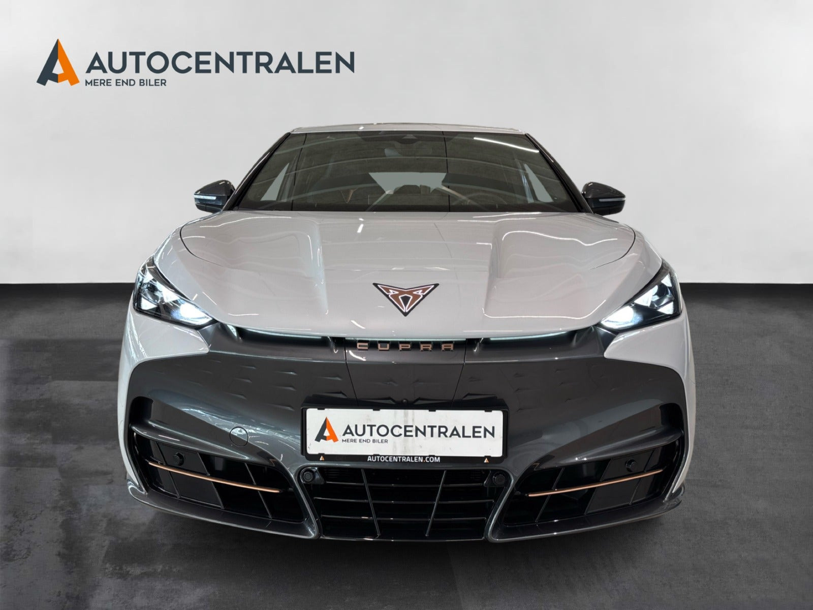 Hvid Cupra Tavascan fra 2025