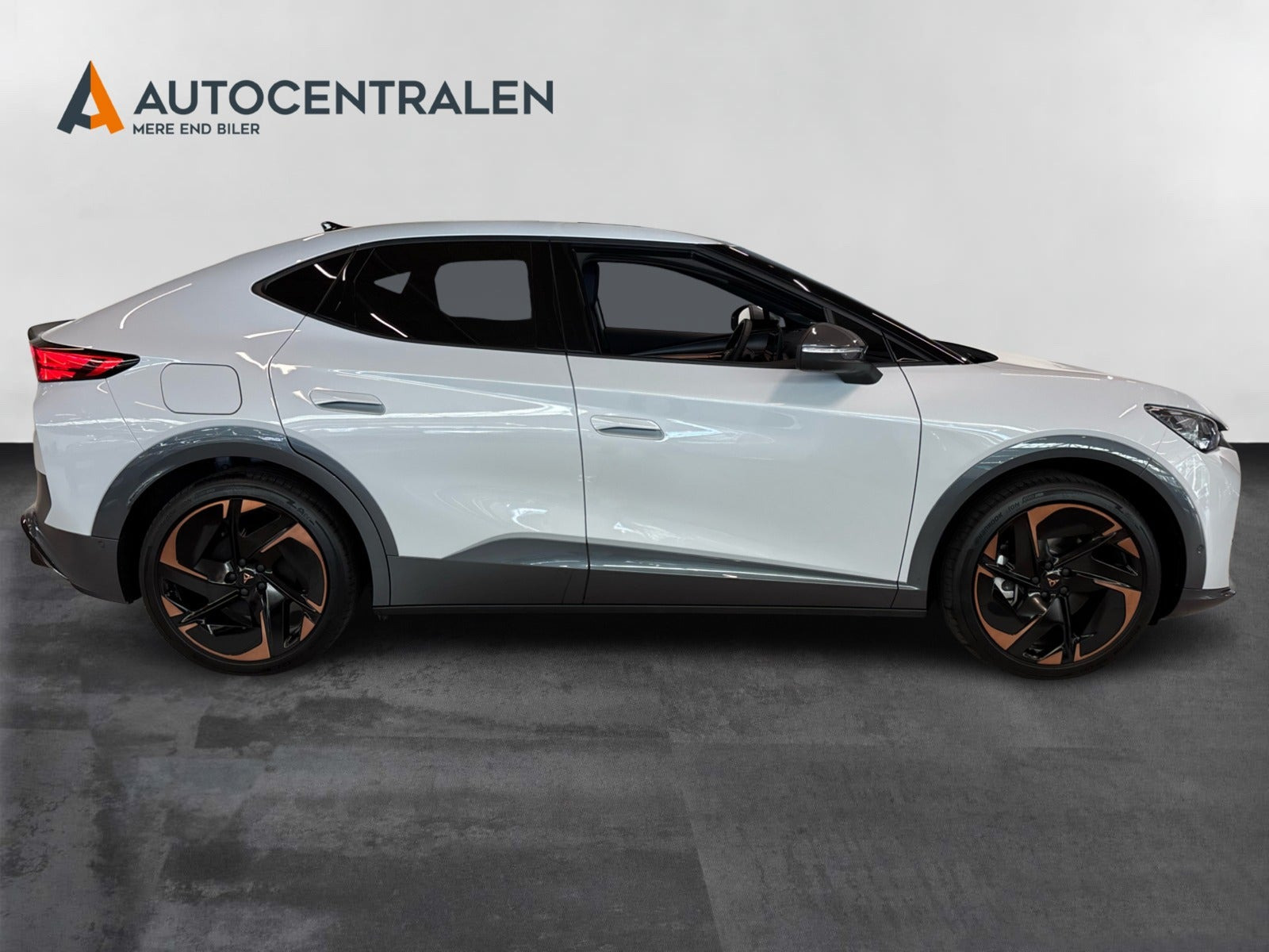 Hvid Cupra Tavascan fra 2025