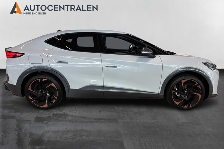 Hvid Cupra Tavascan fra 2025