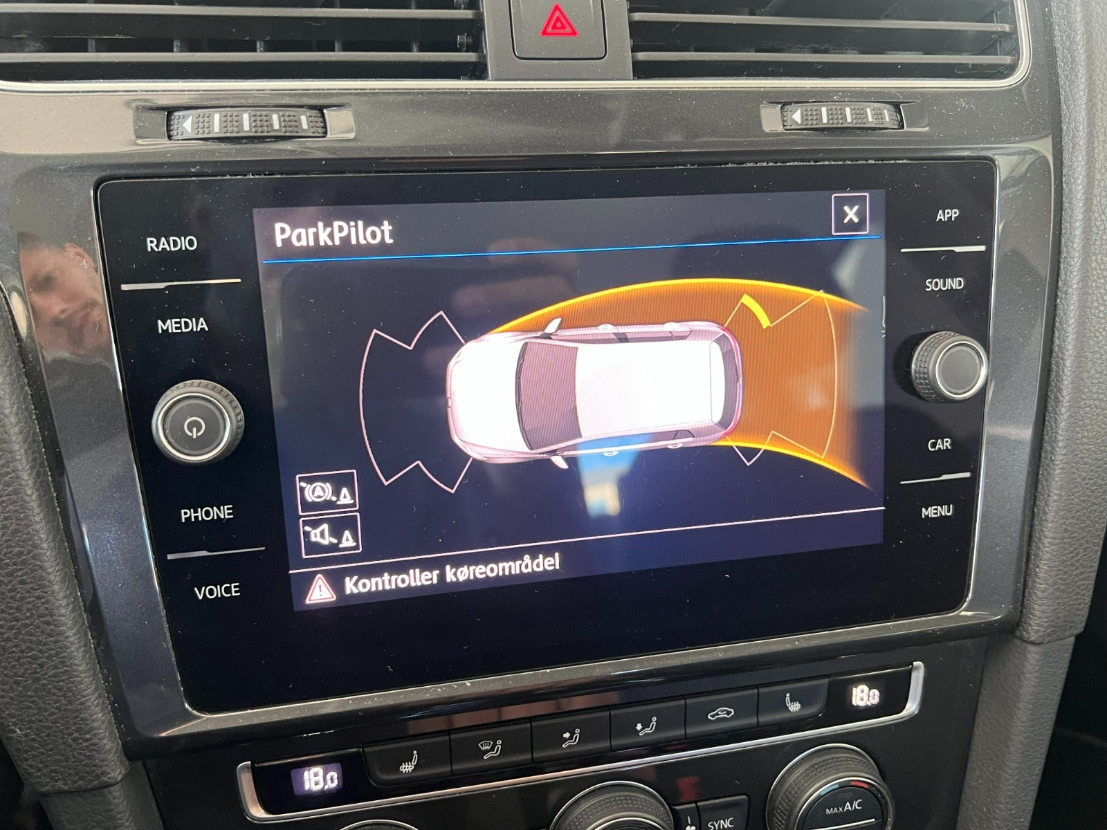 Grå VW Golf VII fra 2019