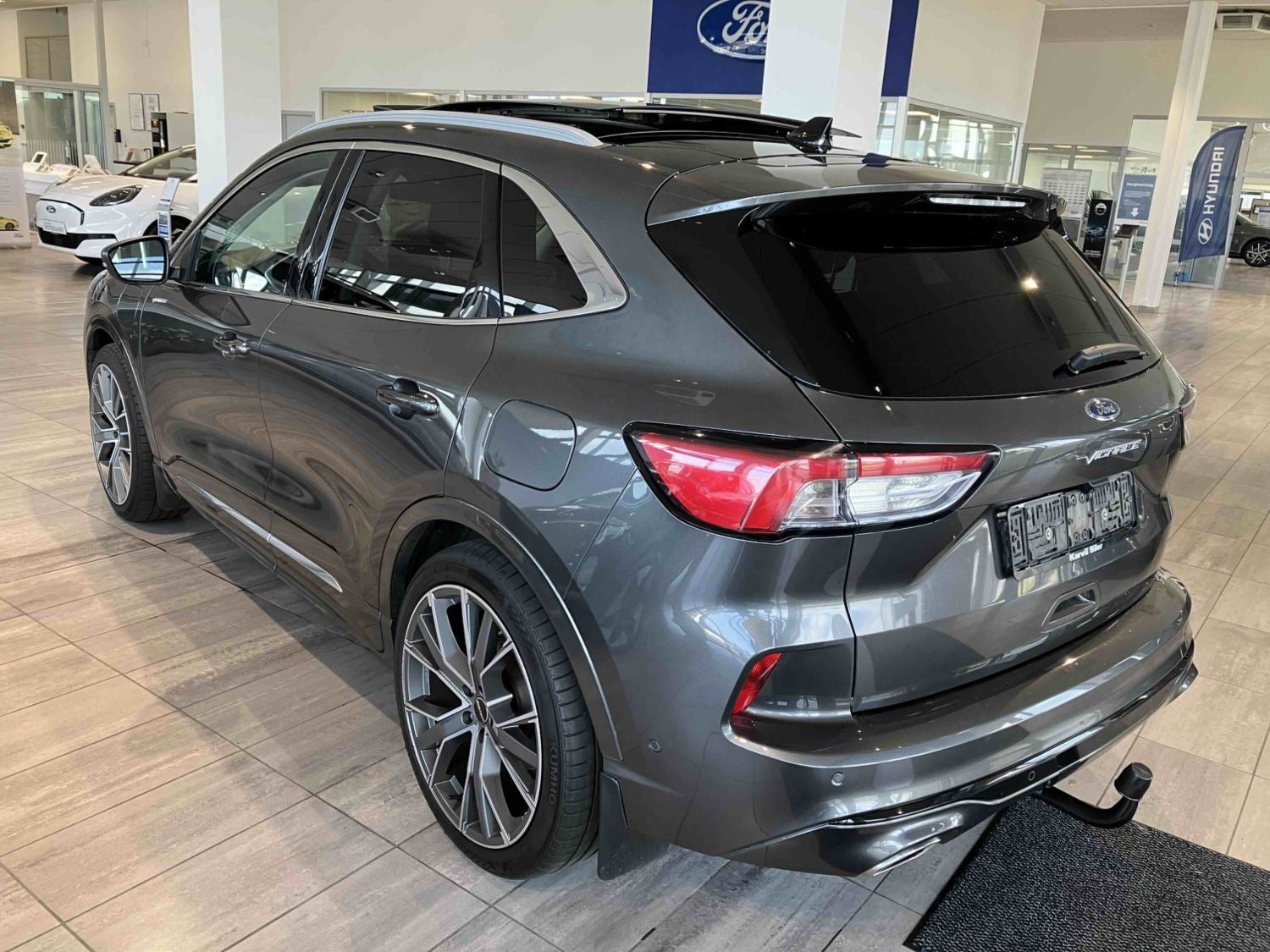 Grå Ford Kuga fra 2020