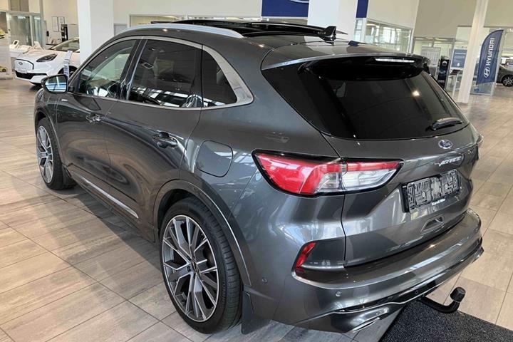 Grå Ford Kuga fra 2020