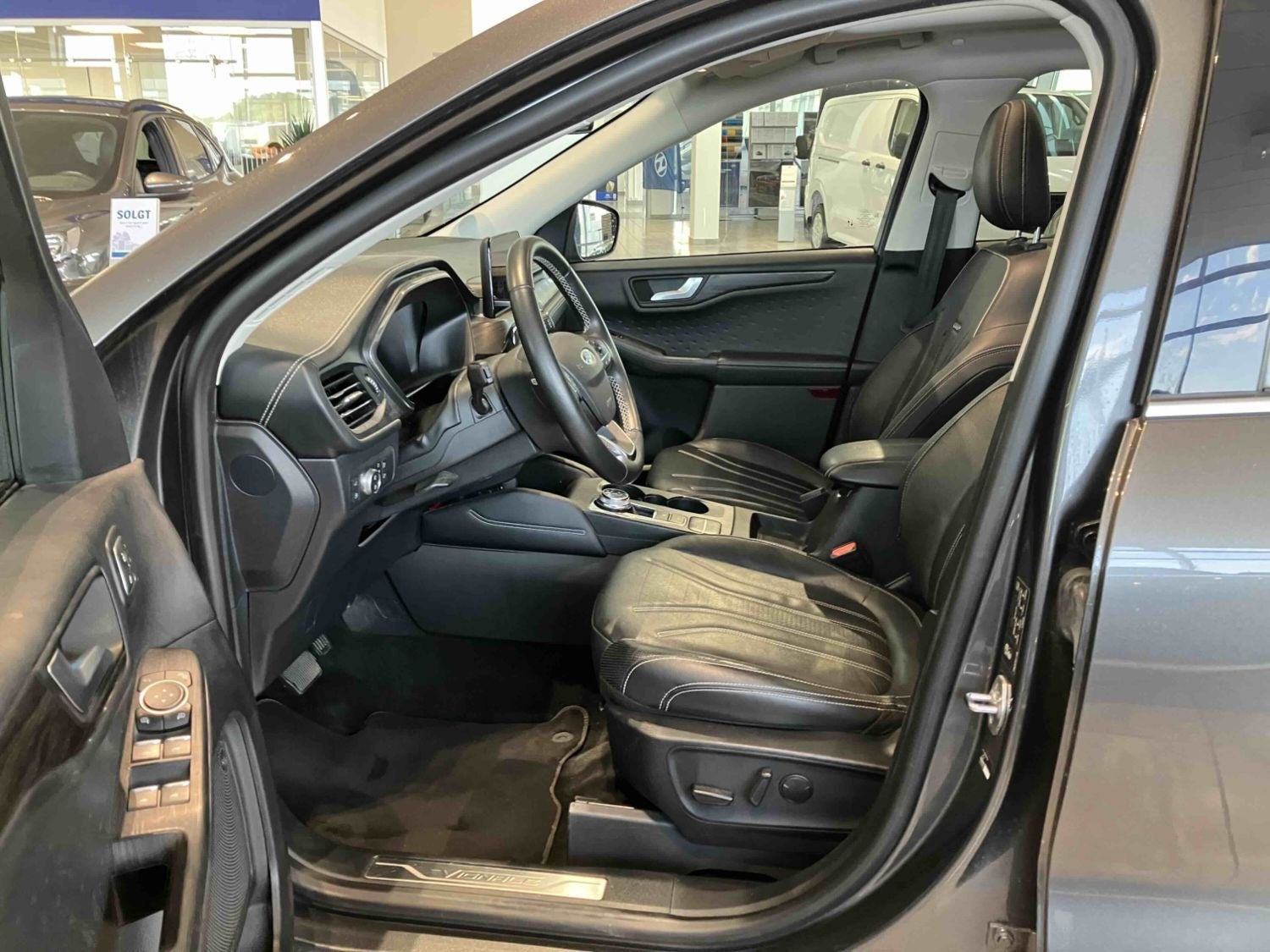 Grå Ford Kuga fra 2020